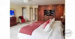 SE VENDE PRECIOSA Y AMPLIA CASA REMODELADA EN BARRIO INGLES