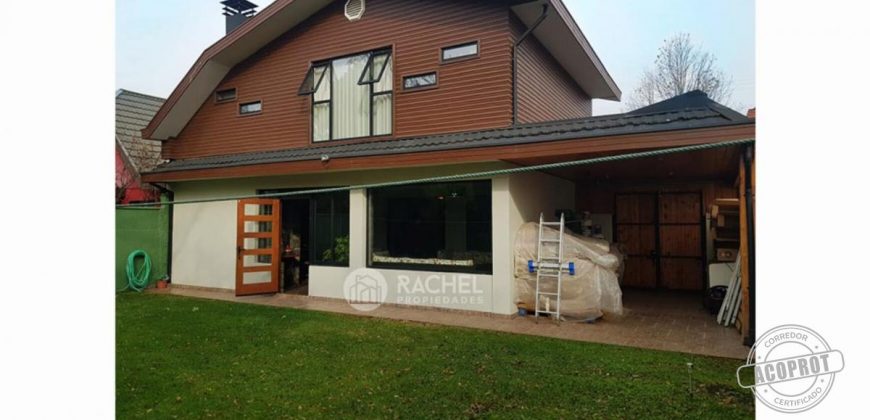 SE VENDE PRECIOSA Y AMPLIA CASA REMODELADA EN BARRIO INGLES