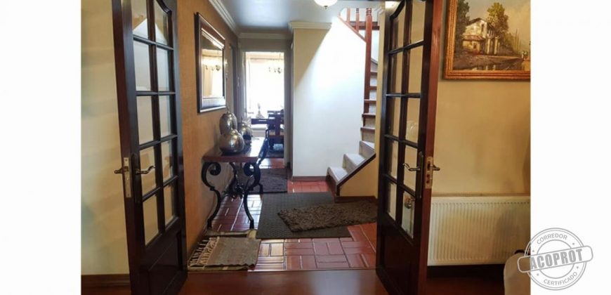 SE VENDE PRECIOSA Y AMPLIA CASA REMODELADA EN BARRIO INGLES