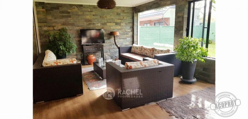 SE VENDE PRECIOSA Y AMPLIA CASA REMODELADA EN BARRIO INGLES