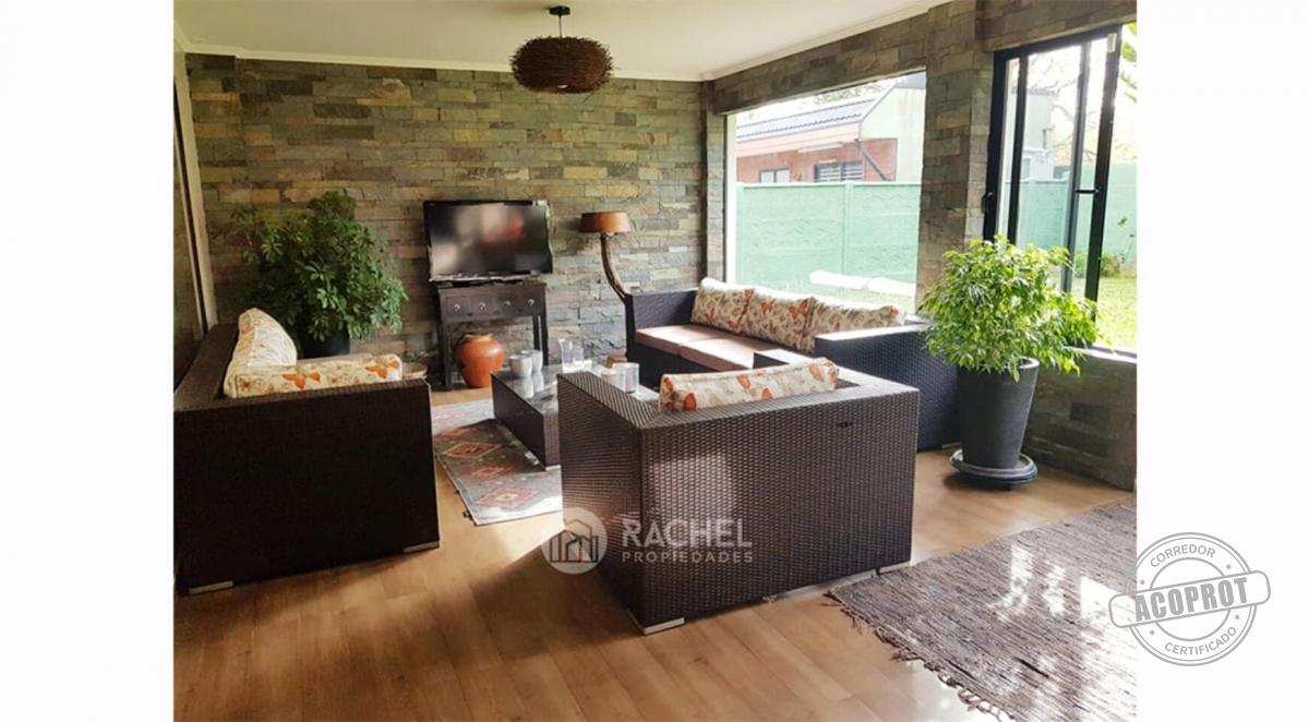 SE VENDE PRECIOSA Y AMPLIA CASA REMODELADA EN BARRIO INGLES