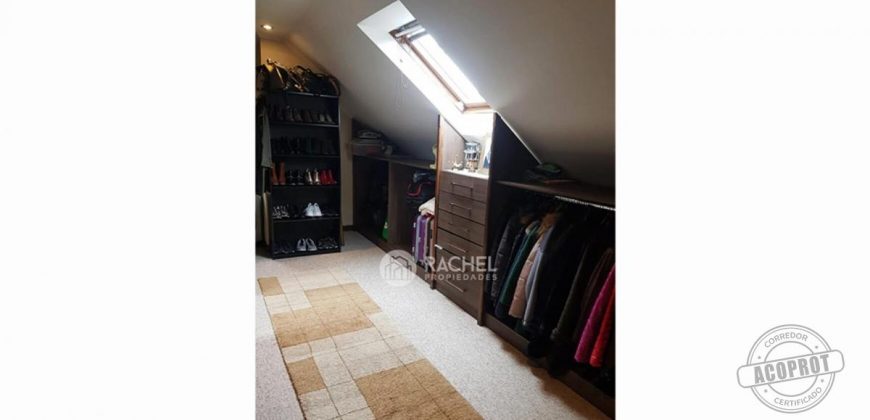 SE VENDE PRECIOSA Y AMPLIA CASA REMODELADA EN BARRIO INGLES