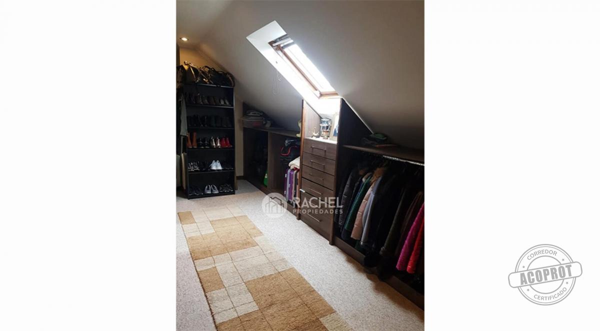 SE VENDE PRECIOSA Y AMPLIA CASA REMODELADA EN BARRIO INGLES