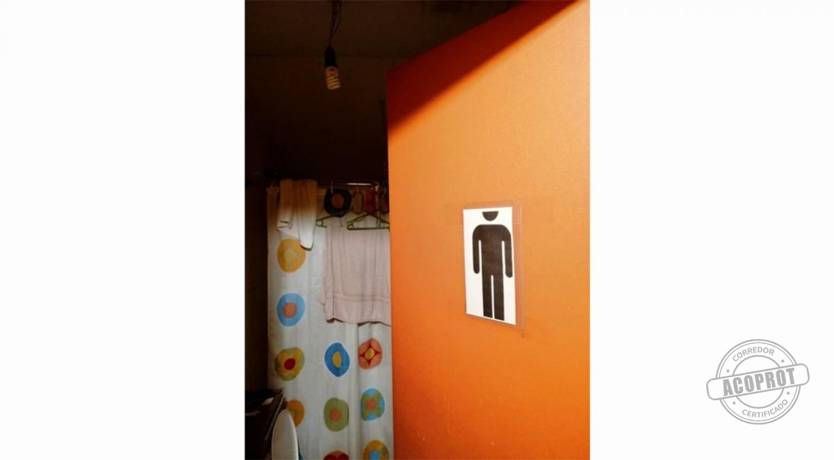 SE VENDE GRAN CASA CON 8 DORMITORIOS EN CALLE INGLATERRA