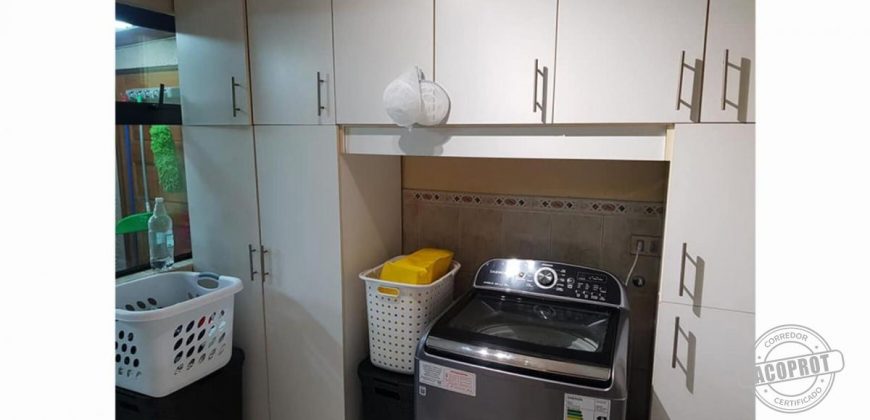 SE VENDE PRECIOSA Y AMPLIA CASA REMODELADA EN BARRIO INGLES