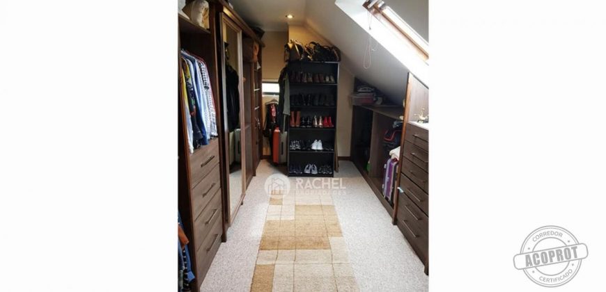SE VENDE PRECIOSA Y AMPLIA CASA REMODELADA EN BARRIO INGLES
