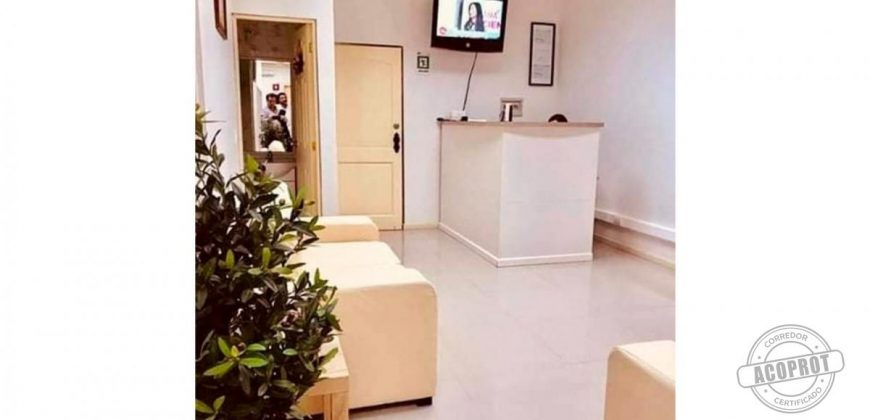 SE VENDE CONSULTA MEDICA EQUIPADA/PUERTAS CERRADA