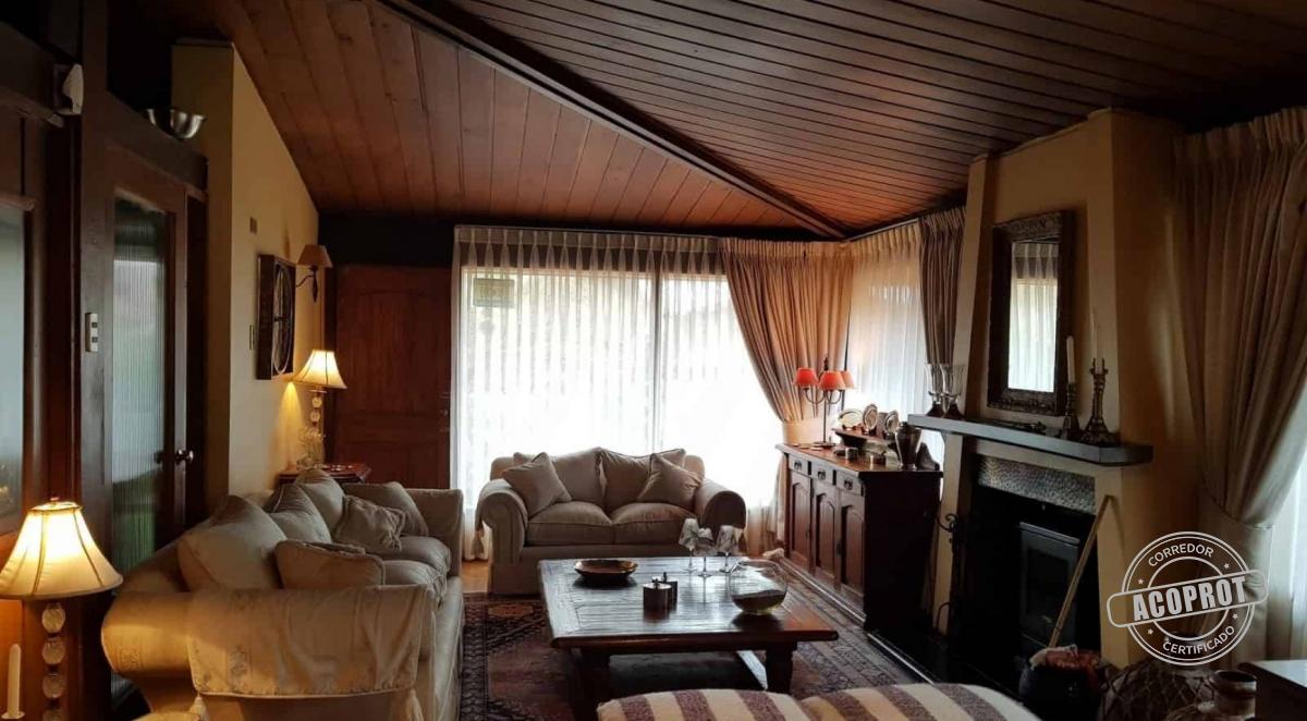 Se Vende Casa 4B 2B Amplia Calle Francia, Temuco