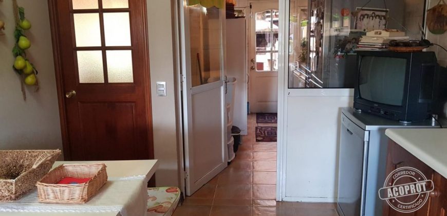 SE VENDE CASA con QUINCHO EN BARRIO INGLES
