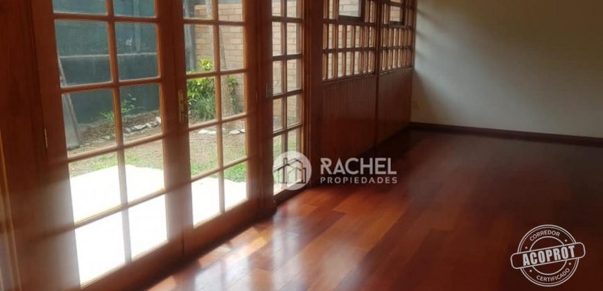 SE VENDE LINDA CASA AMPLIADA Y REMODELADA – LOMAS DE MIRASUR