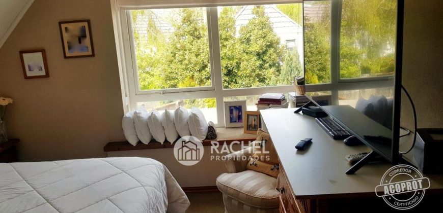 SE VENDE CASA con QUINCHO EN BARRIO INGLES
