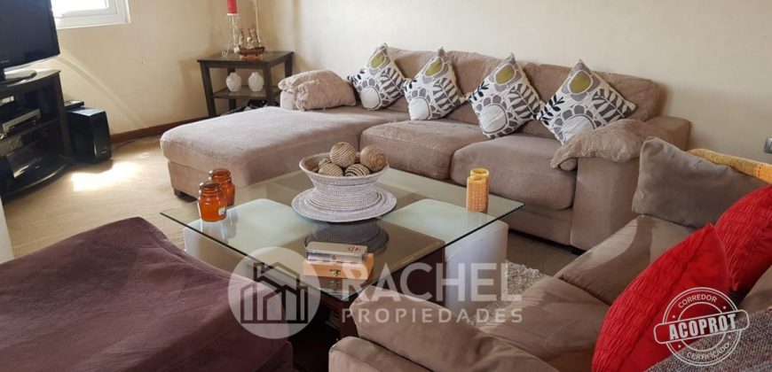 SE VENDE CASA con QUINCHO EN BARRIO INGLES