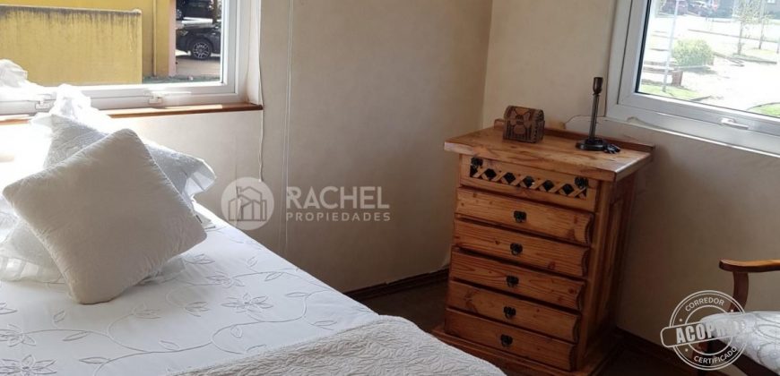 SE VENDE CASA con QUINCHO EN BARRIO INGLES