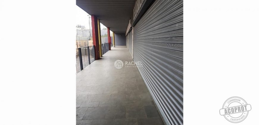 SE ARRIENDAN EXCELENTES LOCALES COMERCIALES EN STRIP CENTER