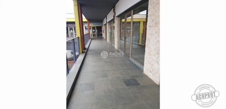 SE ARRIENDAN EXCELENTES LOCALES COMERCIALES EN STRIP CENTER