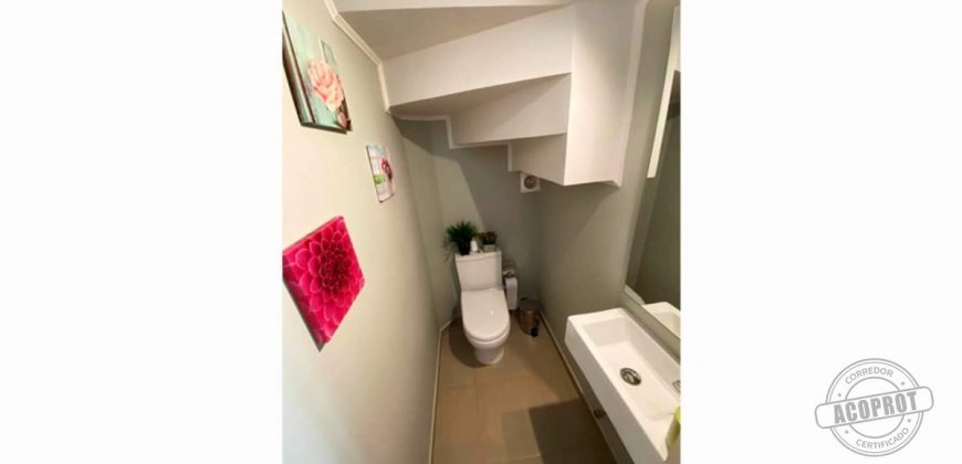 SE VENDE LUMINOSA CASA EN CONDOMINIO