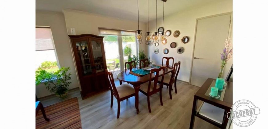 SE VENDE LUMINOSA CASA EN CONDOMINIO