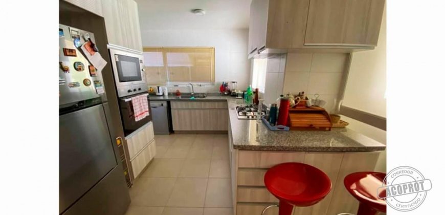 SE VENDE LUMINOSA CASA EN CONDOMINIO