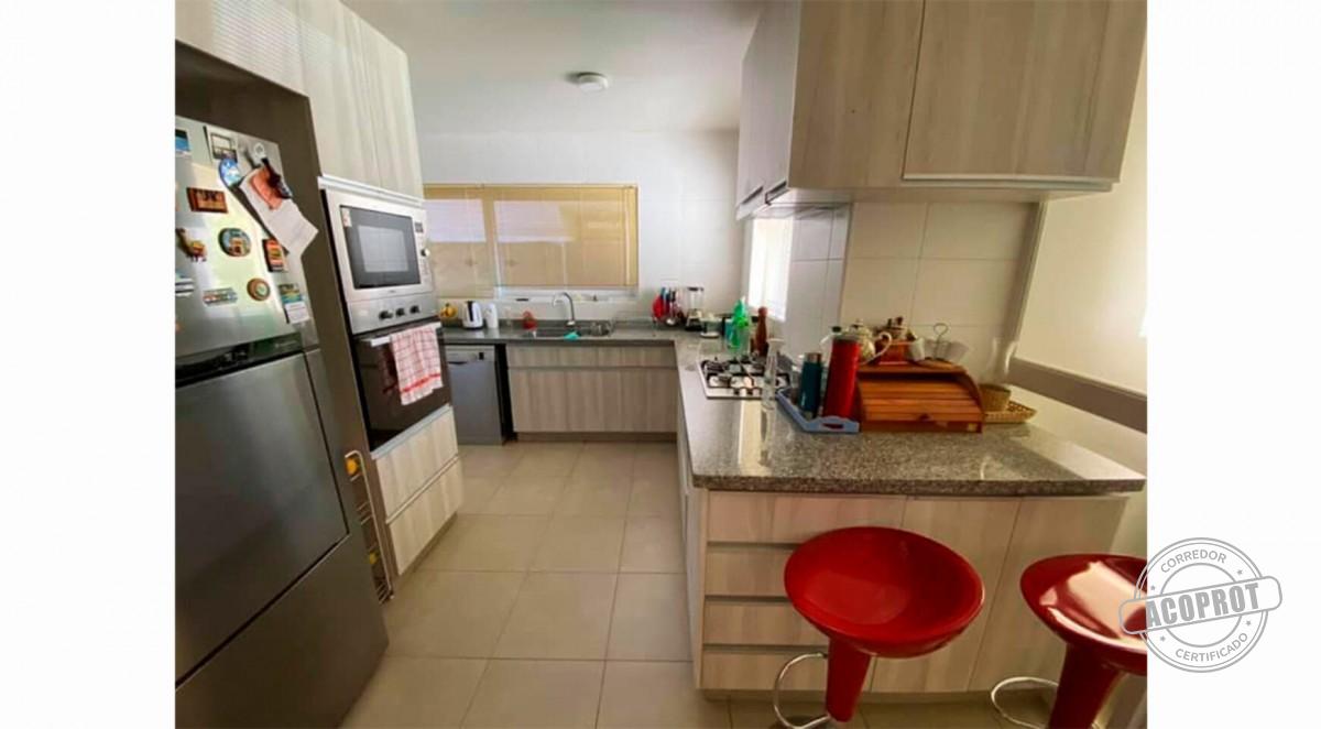 SE VENDE LUMINOSA CASA EN CONDOMINIO