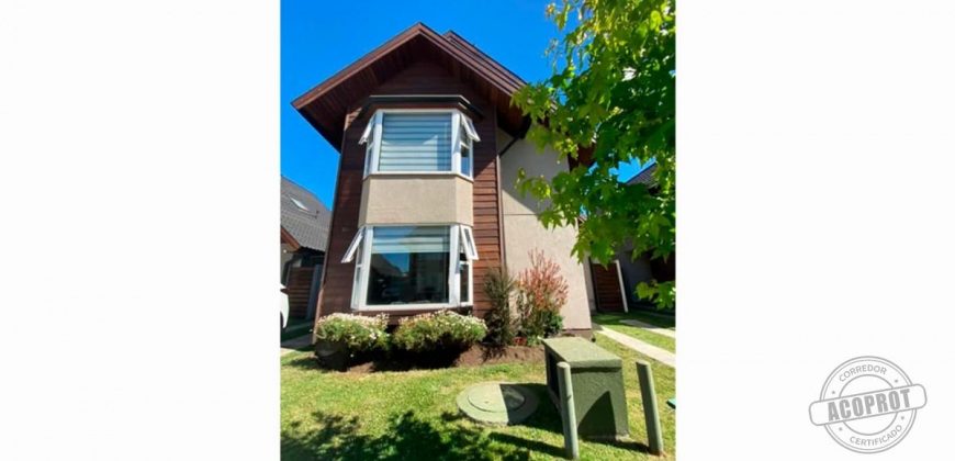 SE VENDE LUMINOSA CASA EN CONDOMINIO