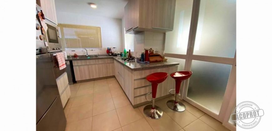 SE VENDE LUMINOSA CASA EN CONDOMINIO