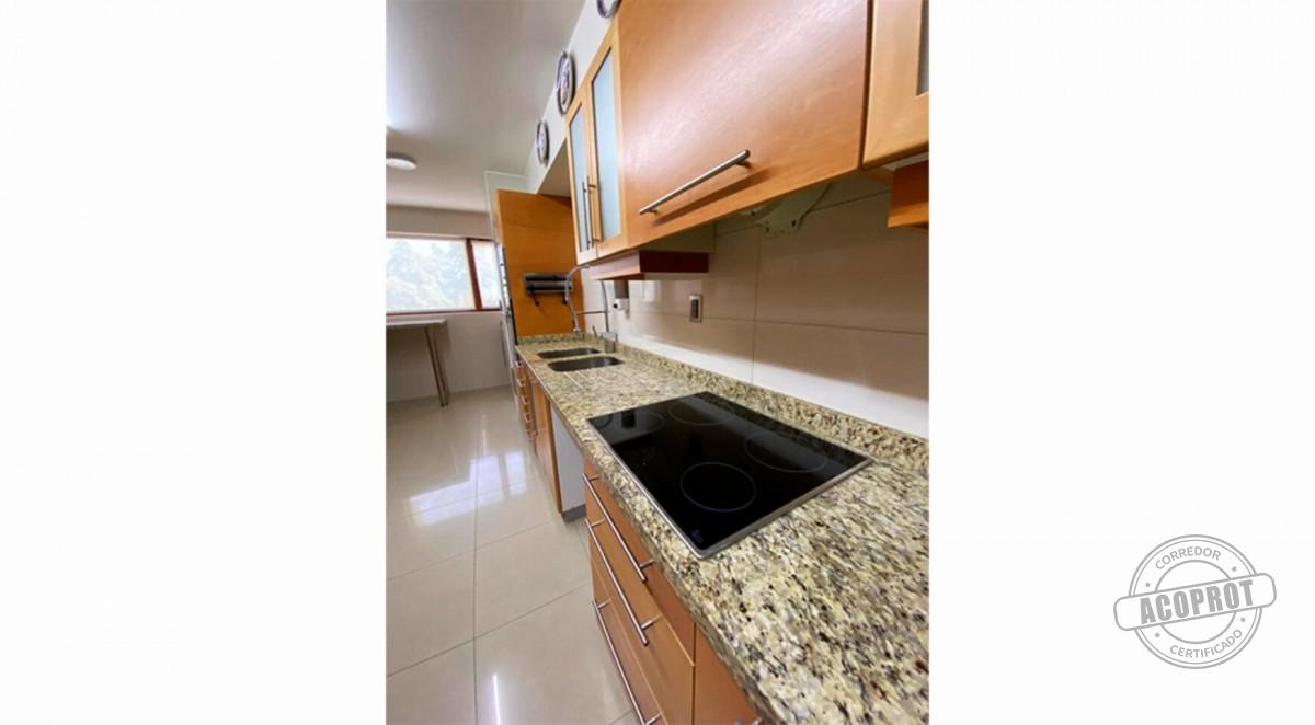 SE VENDE HERMOSO DEPTO COMPLETAMENTE REMODELADO EN EDIFICIO BRANDENBURG