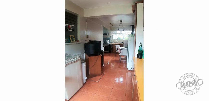 SE VENDE EXCELENTE PROPIEDAD CON UN GRAN SITIO Y UBICACIÓN