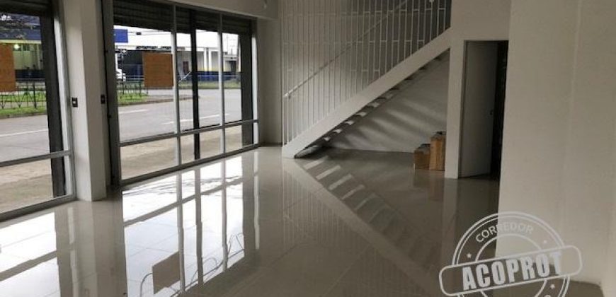 MODERNO Y AMPLIO LOCAL COMERCIAL