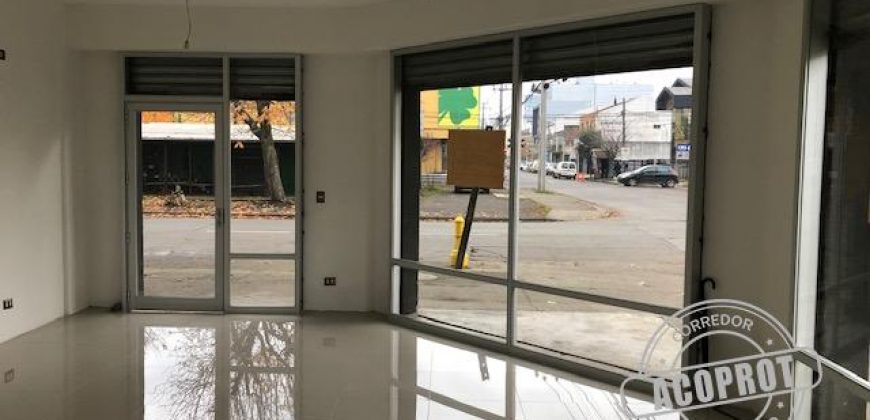 MODERNO Y AMPLIO LOCAL COMERCIAL