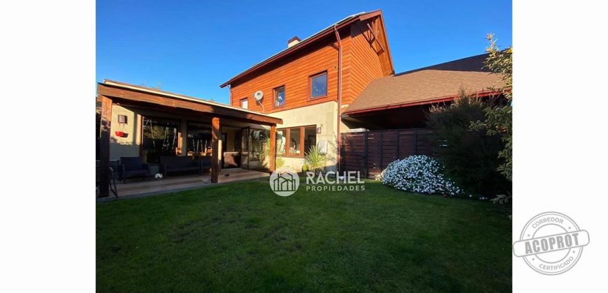 SE VENDE HERMOSA CASA EN CONDOMINIO
