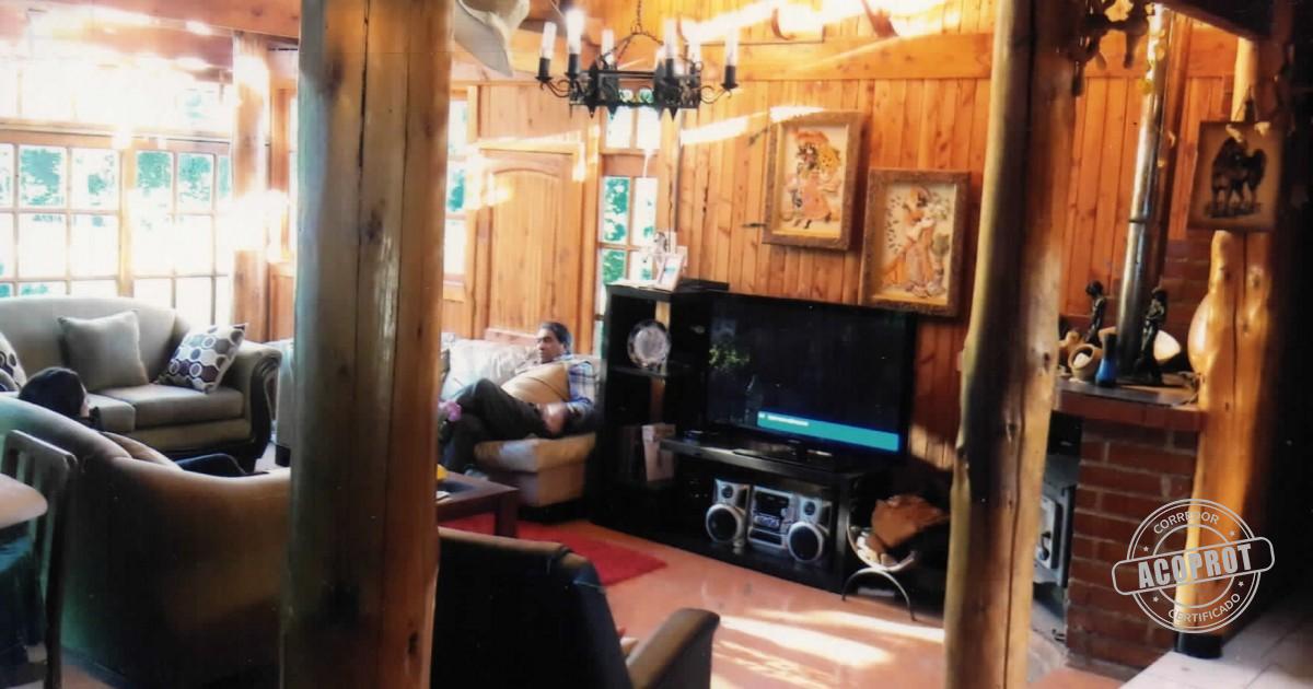 Parcela de agrado y casa 2 pisos estilo Italo-americana