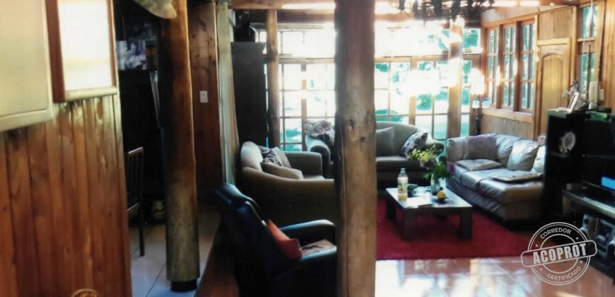 Parcela de agrado y casa 2 pisos estilo Italo-americana