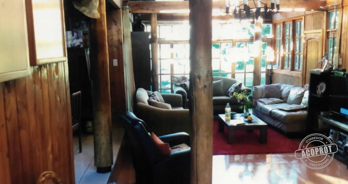 Parcela de agrado y casa 2 pisos estilo Italo-americana