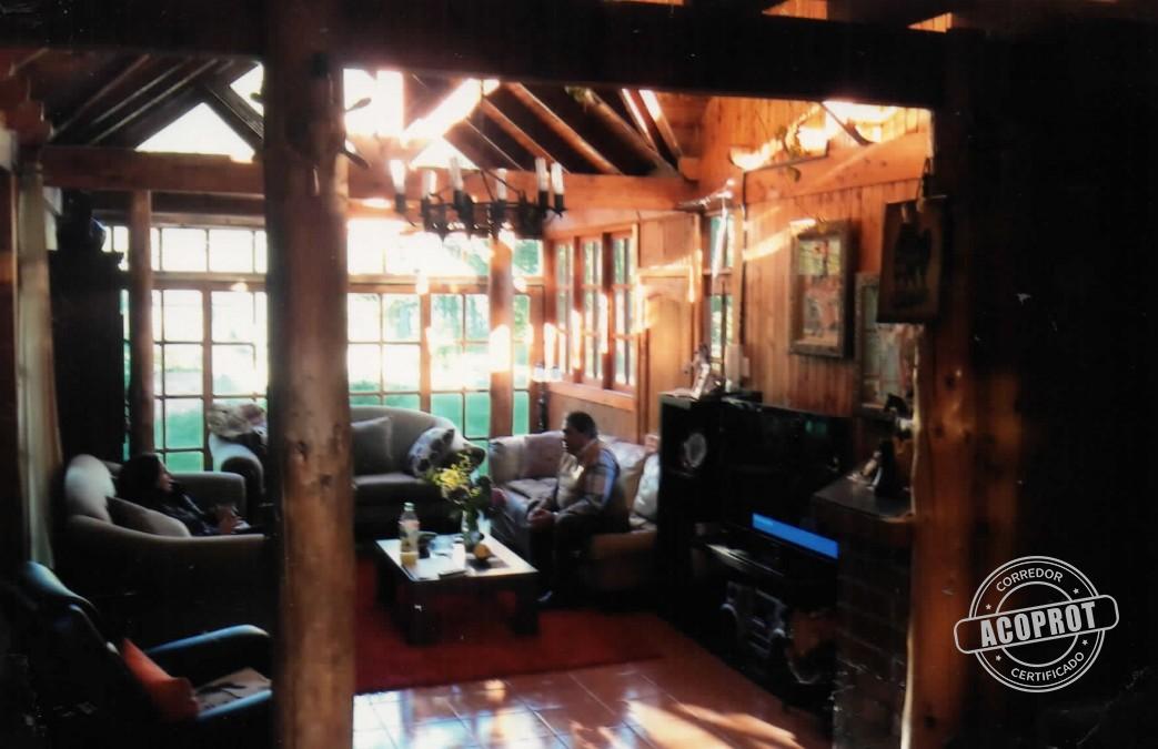 Parcela de agrado y casa 2 pisos estilo Italo-americana