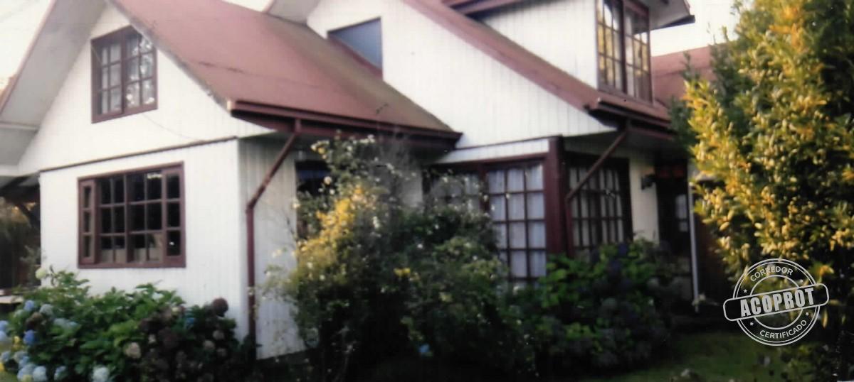 Parcela de agrado y casa 2 pisos estilo Italo-americana