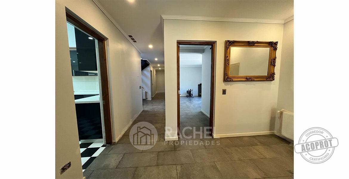 SE VENDE AMPLIA CASA RECIÉN CONSTRUIDA