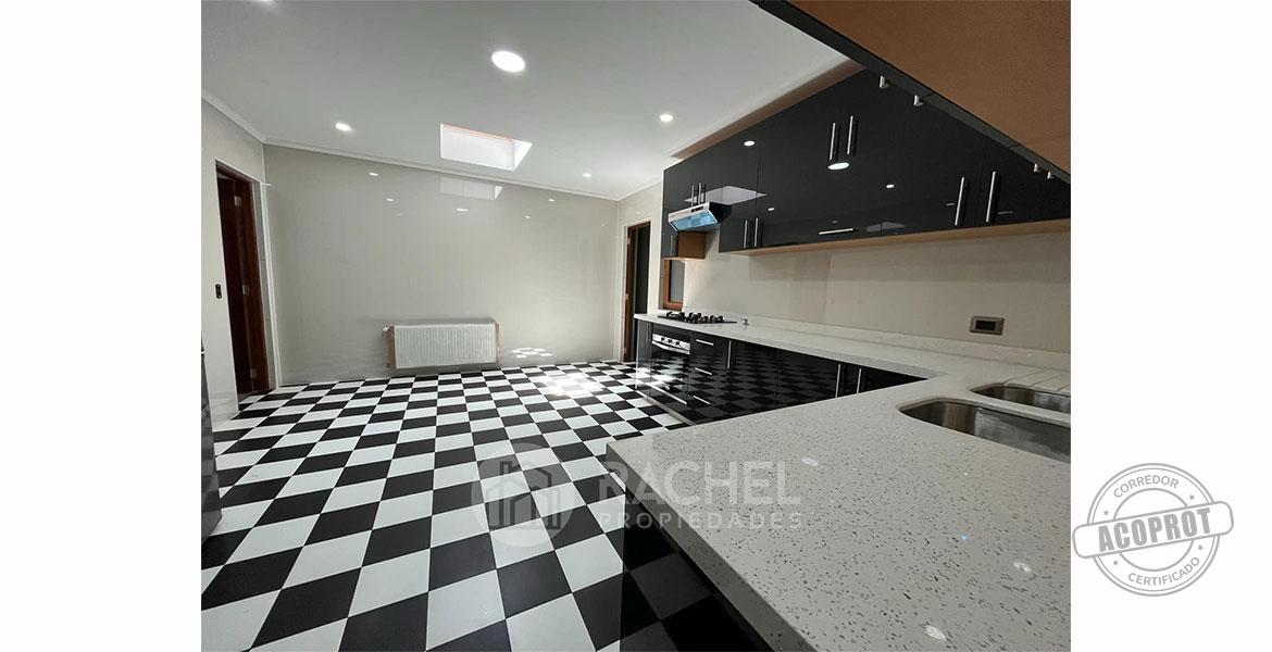 SE VENDE AMPLIA CASA RECIÉN CONSTRUIDA