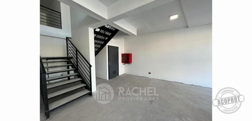 SE ARRIENDA LOCAL COMERCIAL NUEVO EN EDIFICIO 2 K