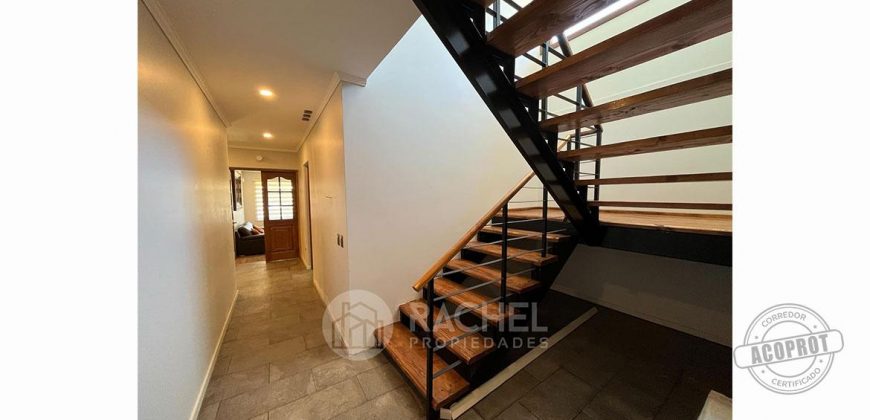 SE VENDE AMPLIA CASA RECIÉN CONSTRUIDA