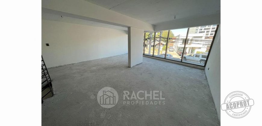 SE ARRIENDA LOCAL COMERCIAL NUEVO EN EDIFICIO 2 K