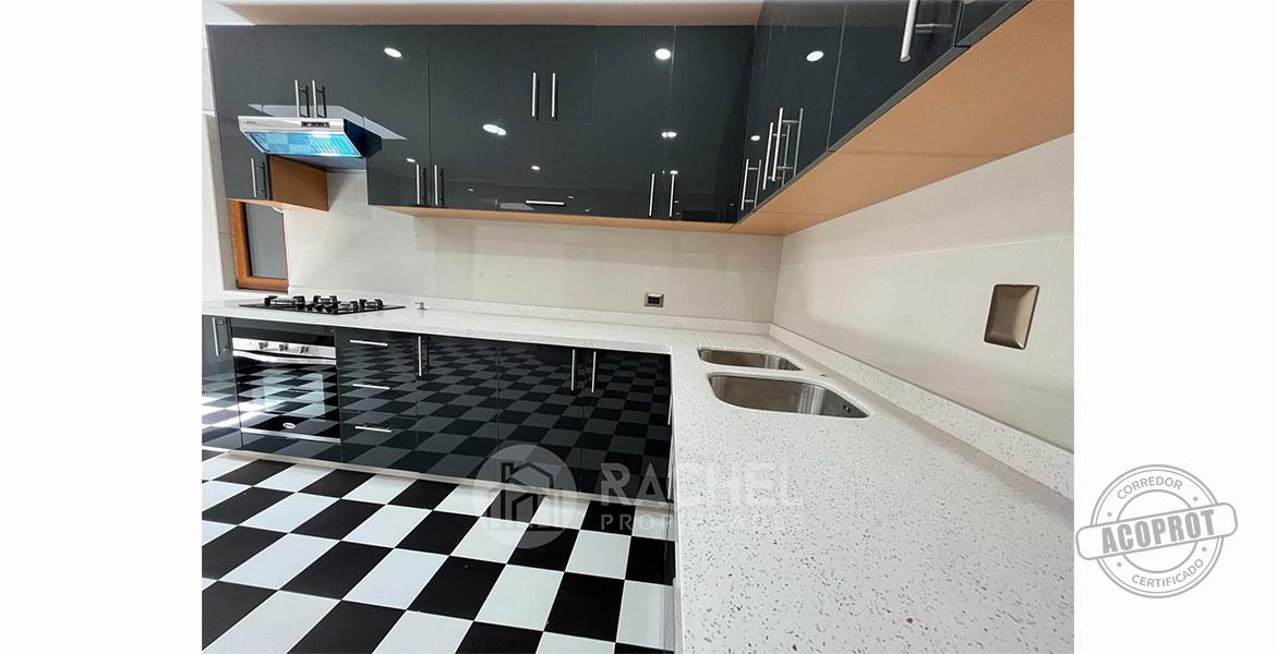 SE VENDE AMPLIA CASA RECIÉN CONSTRUIDA