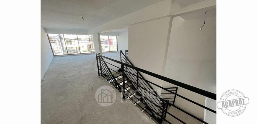 SE ARRIENDA LOCAL COMERCIAL NUEVO EN EDIFICIO 2 K