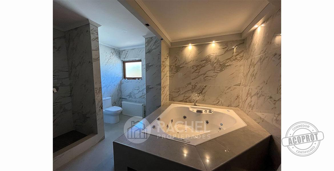 SE VENDE AMPLIA CASA RECIÉN CONSTRUIDA