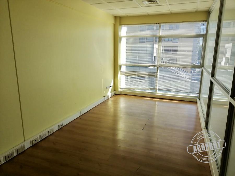 Amplia oficina en arriendo en el Edificio Prat