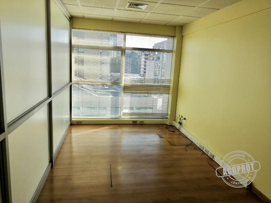 Amplia oficina en arriendo en el Edificio Prat