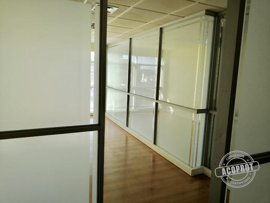 Amplia oficina en arriendo en el Edificio Prat