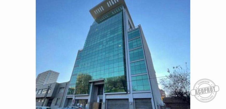 SE ARRIENDA MODERNA Y LUMINOSA OFICINA