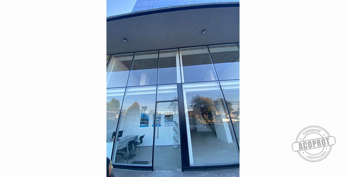 SE ARRIENDA GRAN LOCAL COMERCIAL EN ATRACTIVO POLO COMERCIAL
