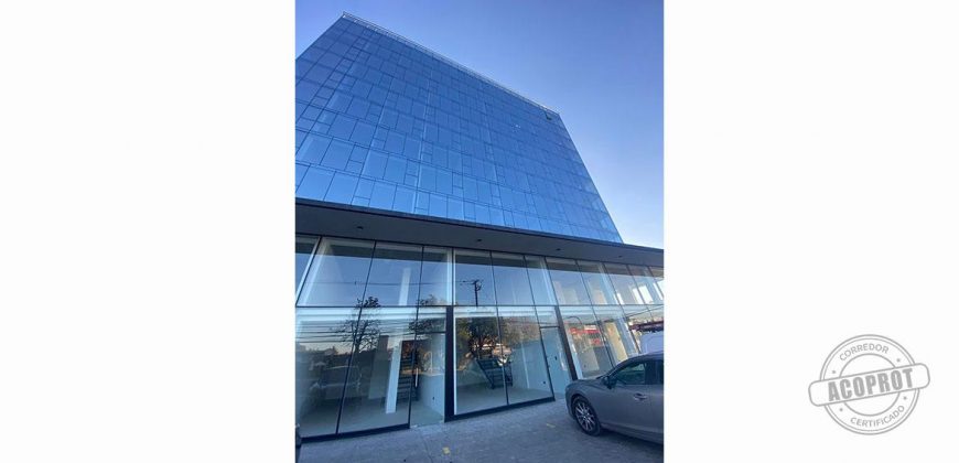 SE ARRIENDA GRAN LOCAL COMERCIAL EN ATRACTIVO POLO COMERCIAL