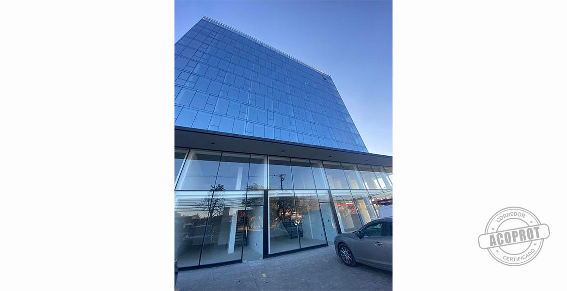 SE ARRIENDA GRAN LOCAL COMERCIAL EN ATRACTIVO POLO COMERCIAL